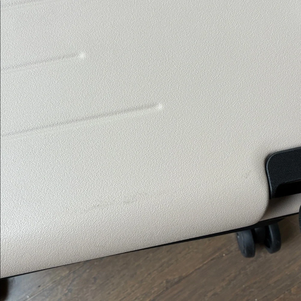 Quince 22” Carry-On - Picture 11 of 11